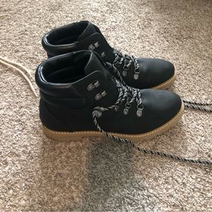 UNIVERSAL THREAD BOOT